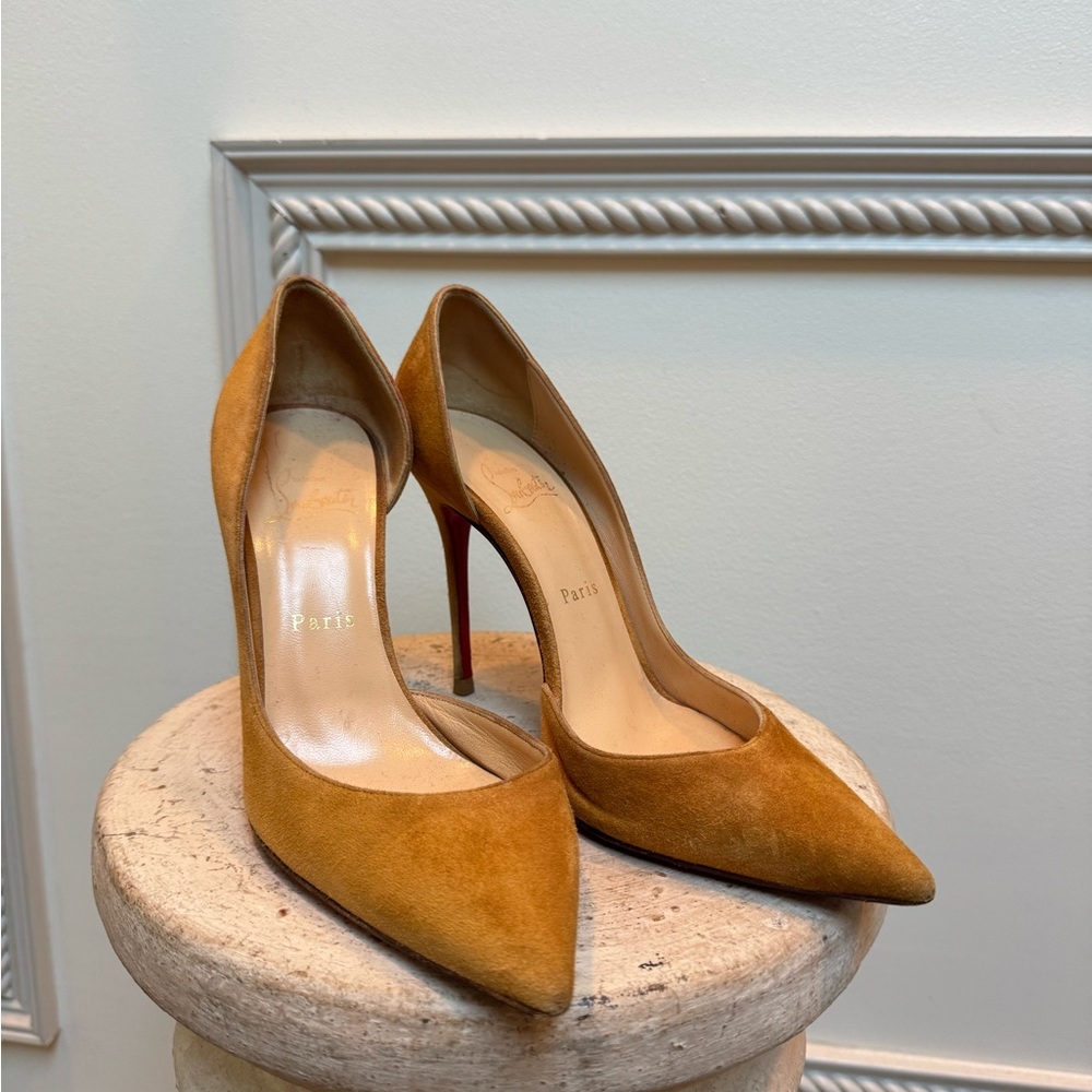 Christian Louboutin Mustard Suede Iriza 39EU